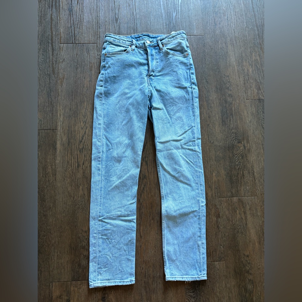 Men’s Size 30 vintage slim &Denim by H&M.  Light wash.